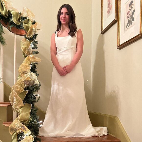 David's Bridal Galina Ivory Chiffon Empire Waist Bridal Gown Minimalist Modern - Picture 4 of 15